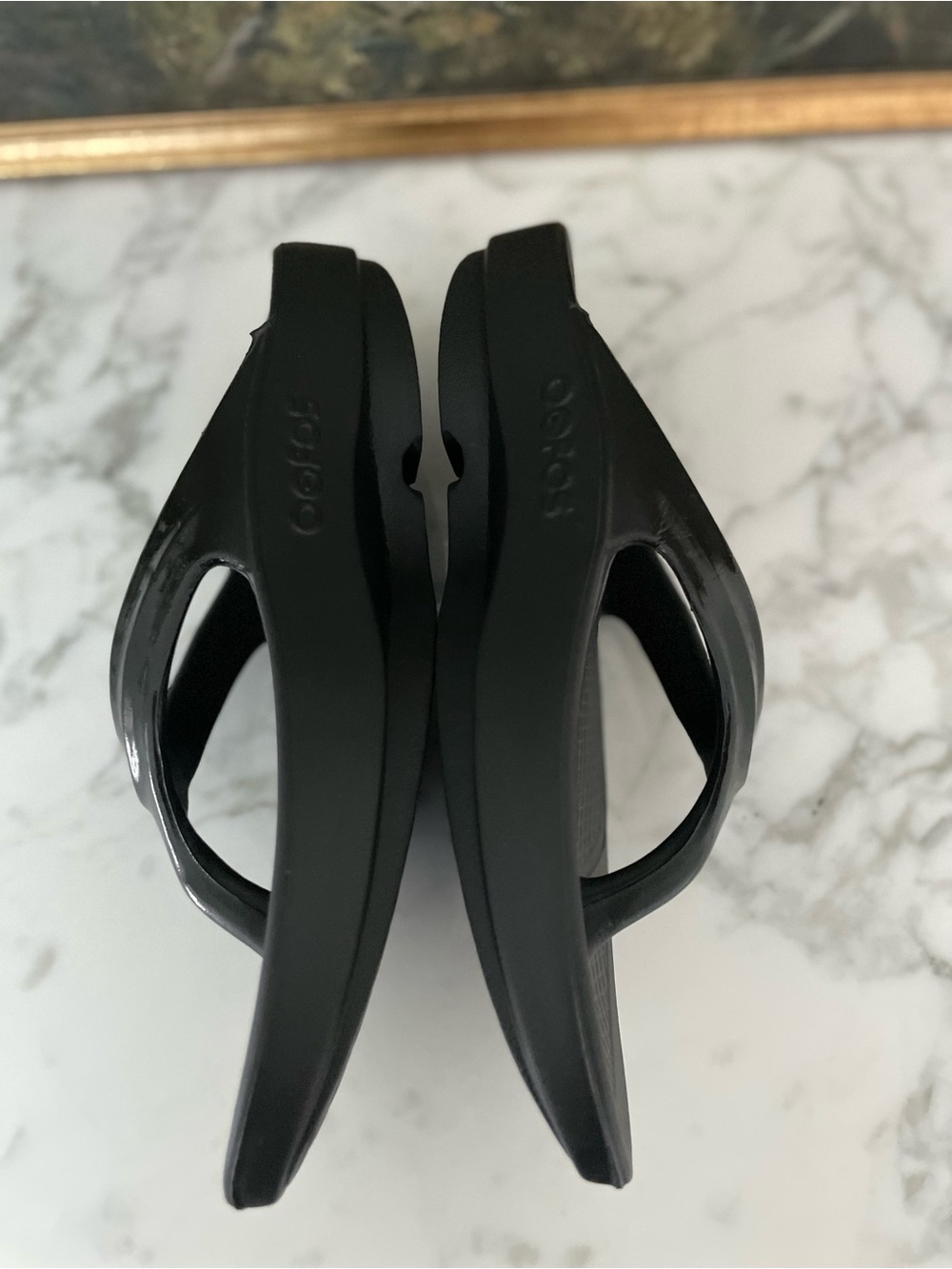 OOFOS Women's OOlala Recovery Sandals size 7 Black - Picture 7 of 8